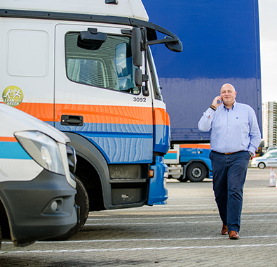 Giel Cleef van Logibility aan de telefoon